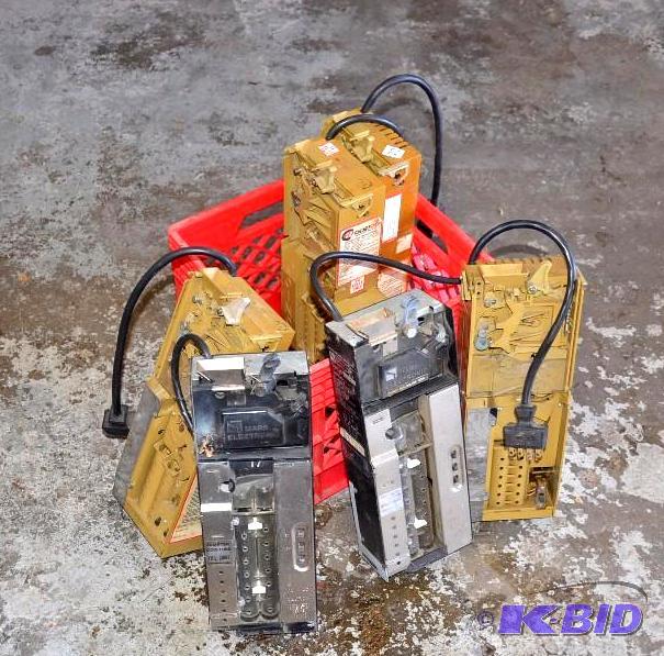 lot 27 image: 5 Coin Mechs...