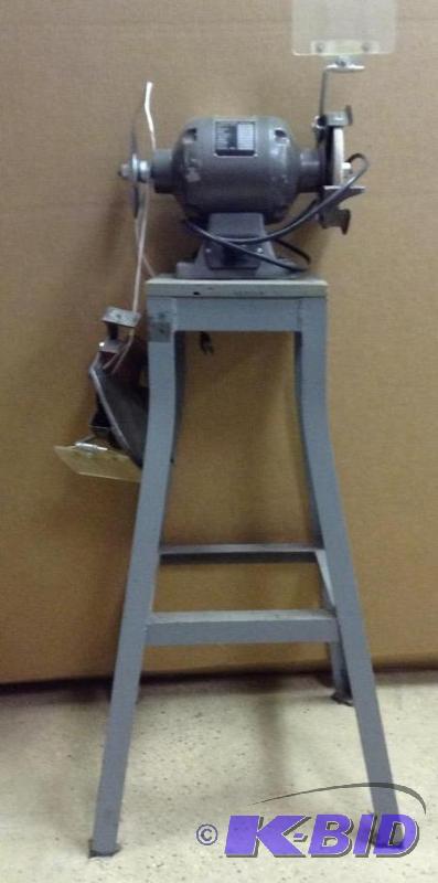 lot 12 image: Duracraft Grinder Mounted on Stand
