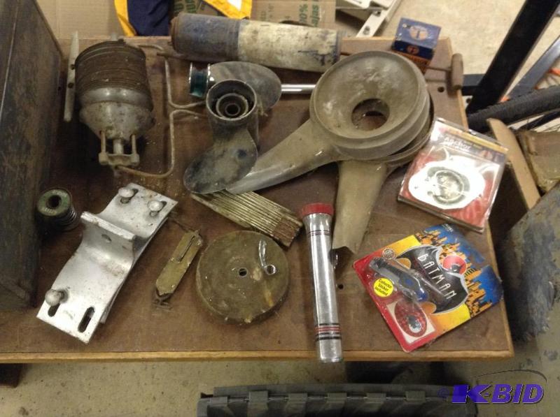 lot 19 image: Assortment of Items