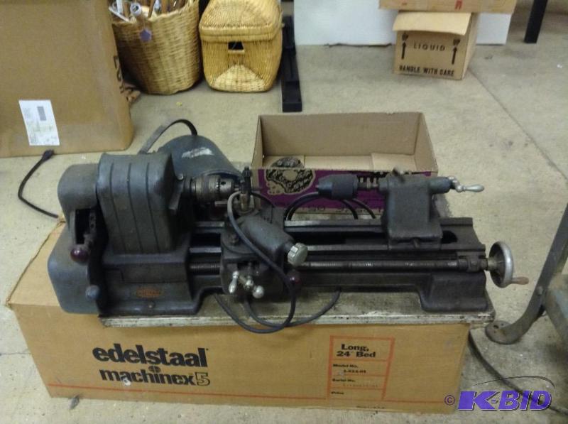 lot 23 image: Old Craftsman Lathe