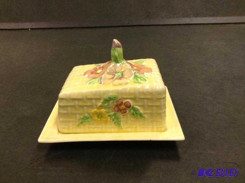 lot 27 image: Wade Heath England Covered ButterCheese Dish