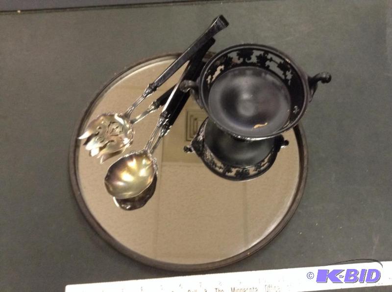 lot 34 image: Decorative Pieces