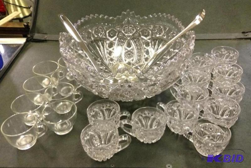 lot 39 image: Gorgeous Large Punch Bowl with Cups