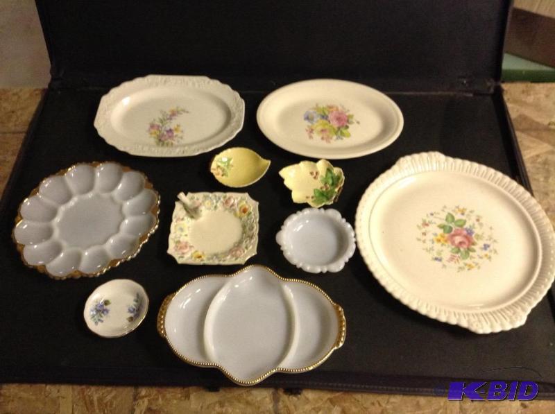 lot 46 image: Vintage Serving Pieces Fire King and China