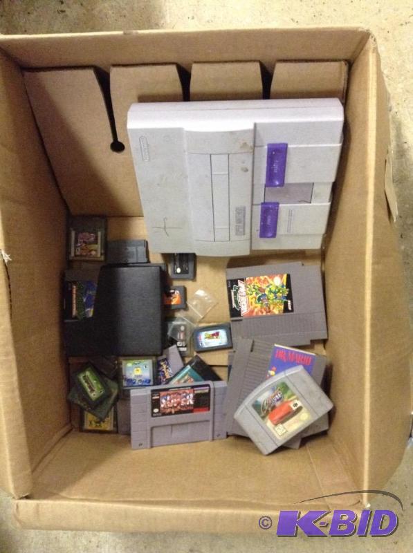 lot 67 image: Mixed Nintendo Gaming Box