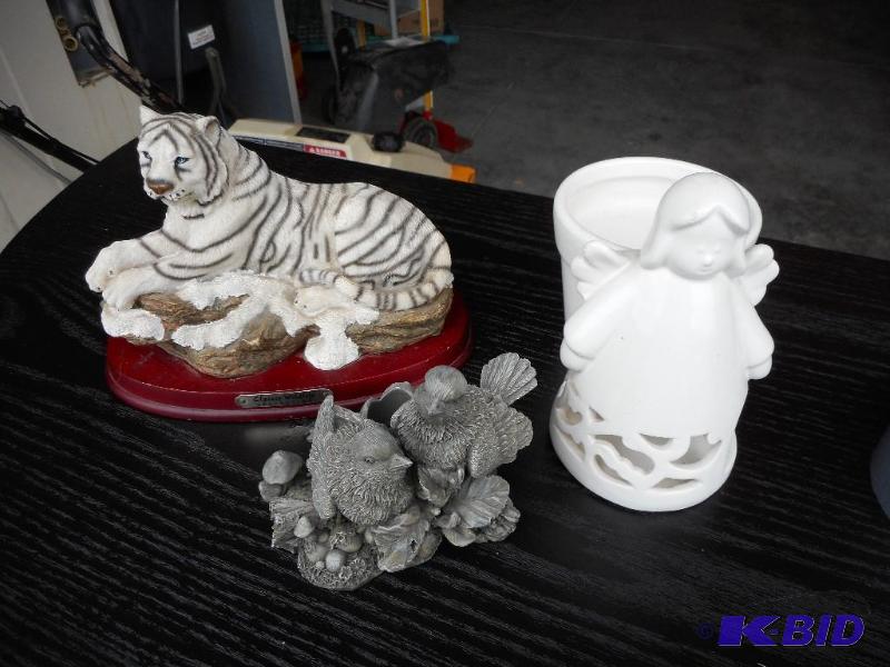 Figurines