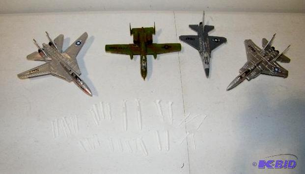 lot 59 image: Lot of 4 Ertl Jets - F14 Tomcat, F16 Falcon, ...