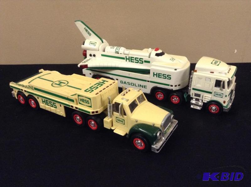lot 10 image: 2 Vintage Hess Semi Trucks - Space Shuttle