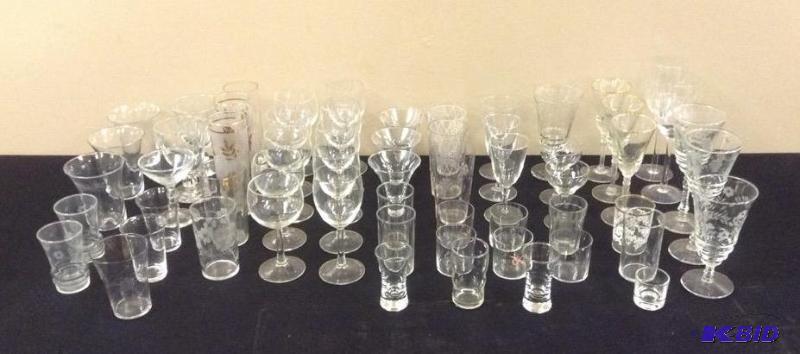lot 102 image: Large Assortment Glassware