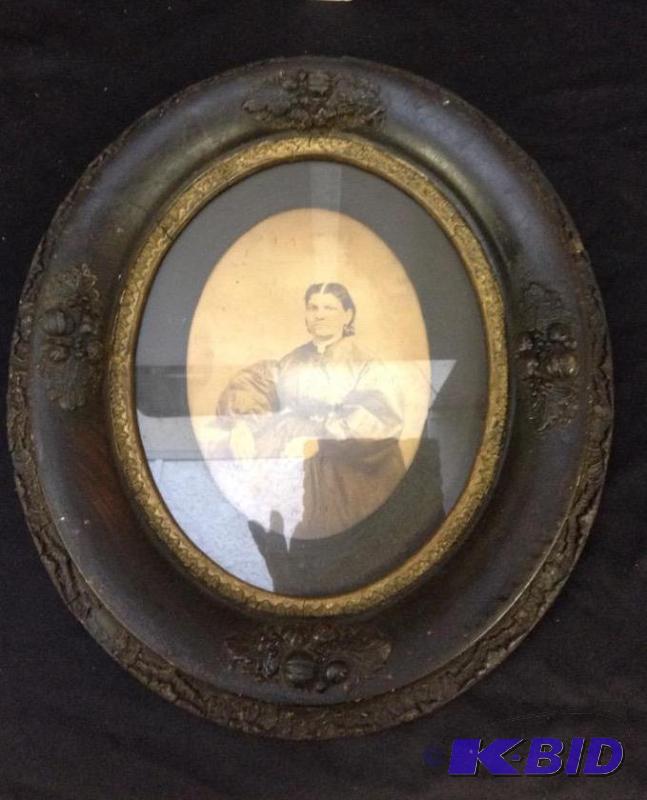 lot 109 image: Very Old Oval Frame with Picture