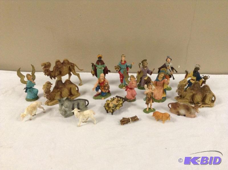 lot 12 image: Vintage Nativity Scene Characters