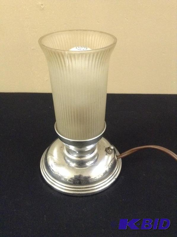 lot 126 image: Vintage Industrial Style Lamp