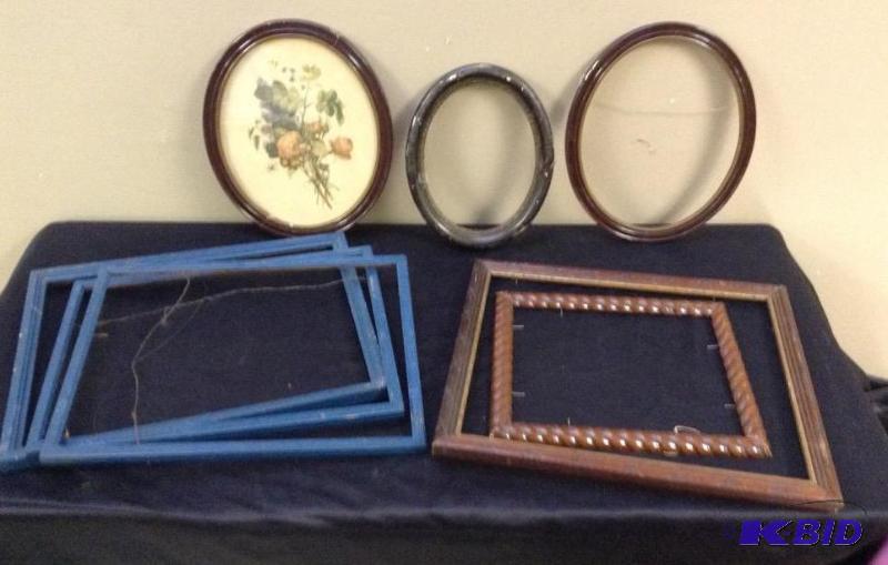 lot 138 image: Lot Vintage Picture Frames