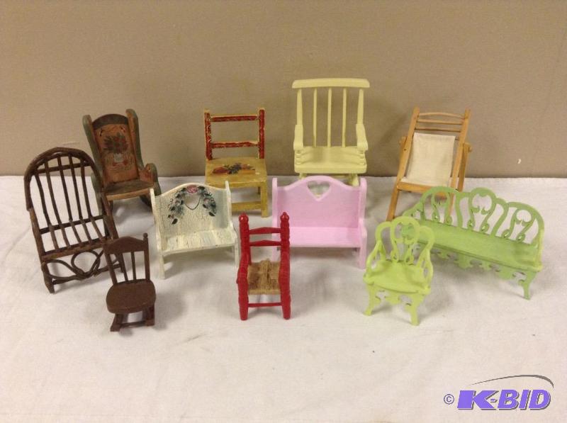 lot 17 image: Doll Furniture