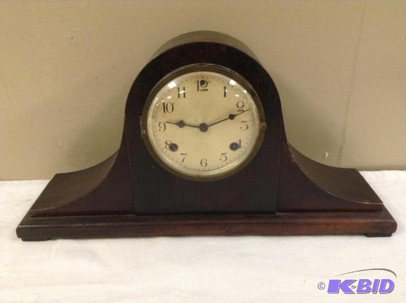 lot 26 image: Vintage Waterbury Clock Co. Mantel Clock