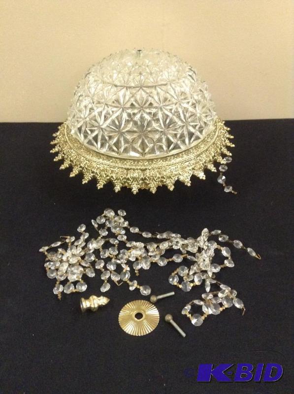 lot 28 image: Gorgeous Glass Chandelier
