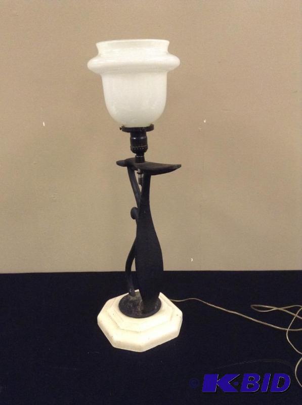 lot 29 image: Cobbler Stand Table Lamp
