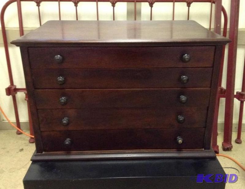 lot 36 image: Beautiful Five Drawer Watch Repair Cabinet