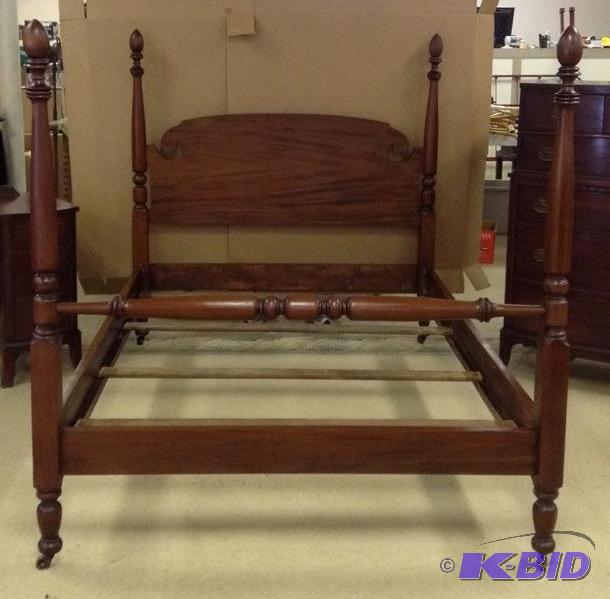lot 46 image: Gorgeous Four Poster Vintage Full Side Bed
