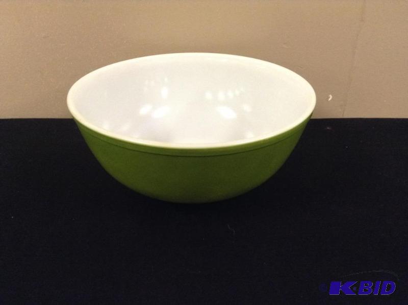 lot 73 image: Green Pyrex Mixing Bowl