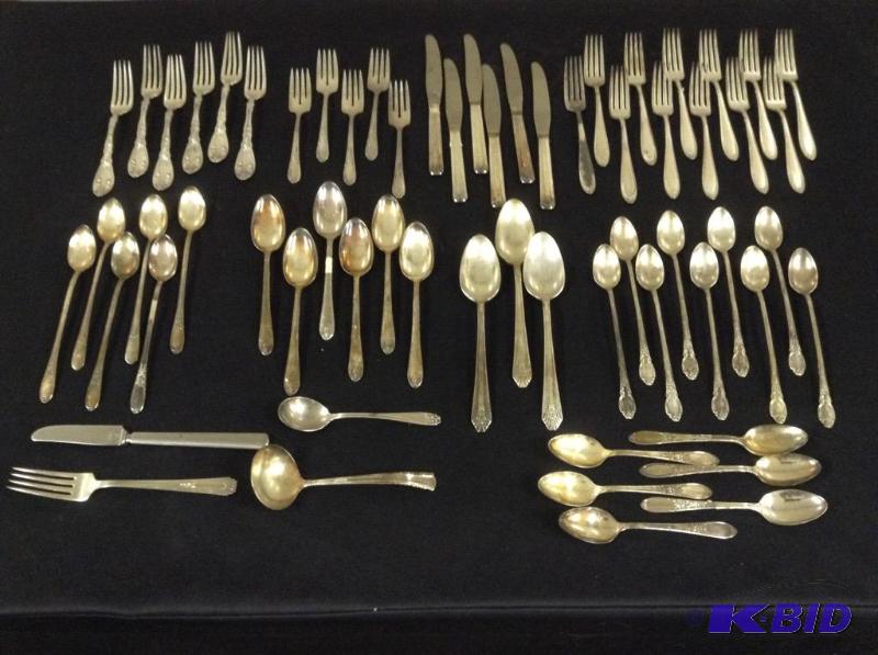 lot 8 image: Vintage Wm Rogers & Oneida Silverplate Flatware