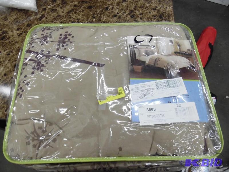 Queen size bedding set
