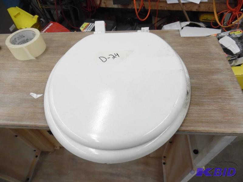 TOILET SEAT