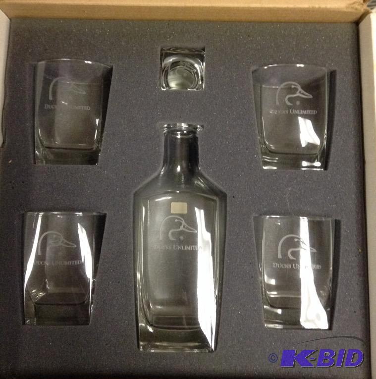 lot 11 image: Ducks Unlimited Decanter Set with Four Glasses