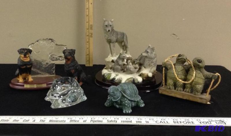 lot 14 image: Assorted Collectibles