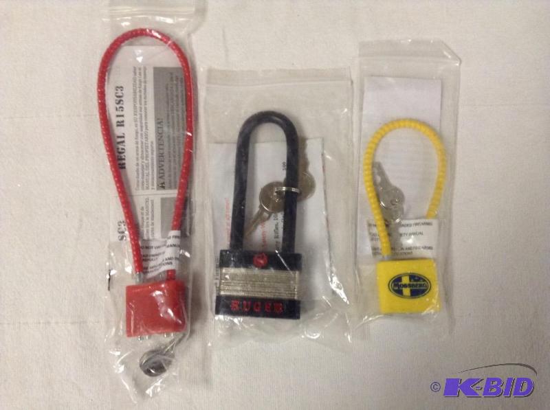 lot 30 image: 3 Gun Trigger Locks - Mossberg, Regal & Ruger