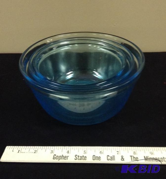 lot 34 image: Anchor Hocking Three Nesting Bowl Set