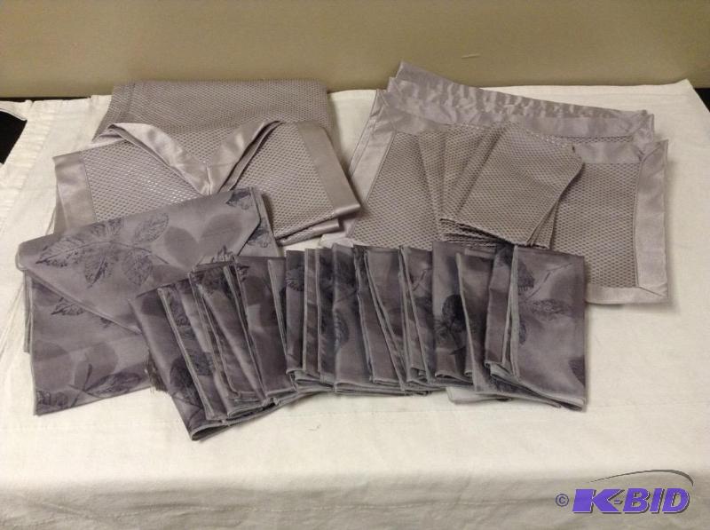 lot 4 image: Grey Waterford Table Linen