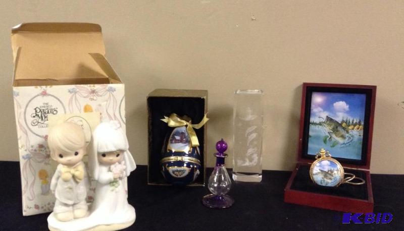 lot 53 image: Decorative Collectibles Lot