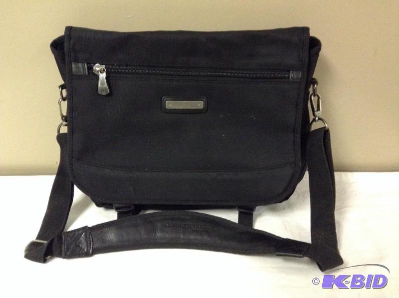 lot 59 image: Kenneth Cole Nylon Lap Top Bag