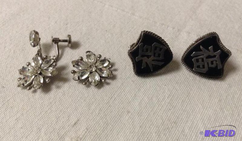 lot 71 image: Vintage Sterling Screw Back Earrings