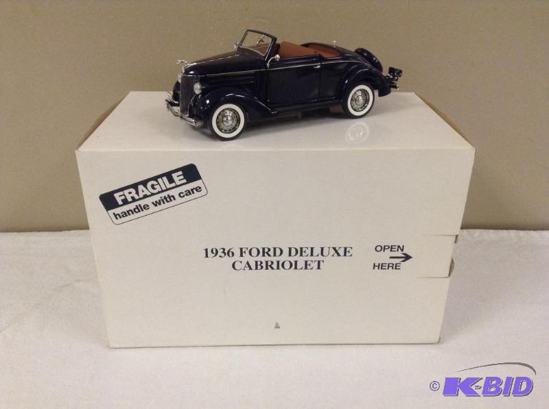lot 11 image: Danbury Mint Die Cast 1936 Ford Deluxe Cabriolet 124 Scale