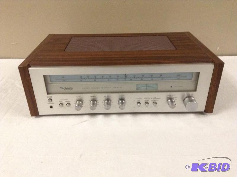 lot 18 image: Technics AMFM Stereo Receiver & Turntable