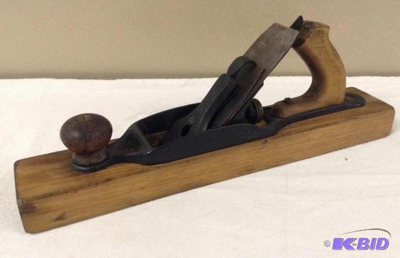lot 36 image: Antique Sandusky Wooden Plane