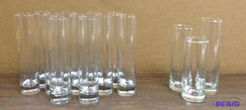 lot 56 image: Clear Glass Cylindrical Vases