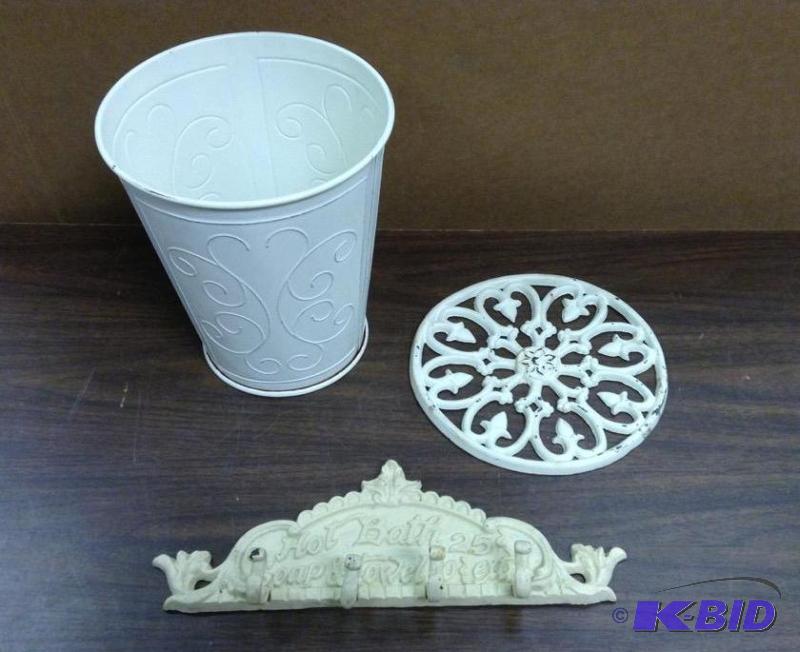 lot 60 image: Home Decor Accents