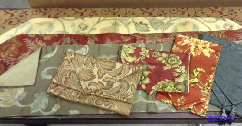 lot 64 image: Home Table Fashions