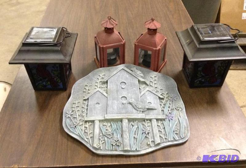 lot 68 image: Garden Decor
