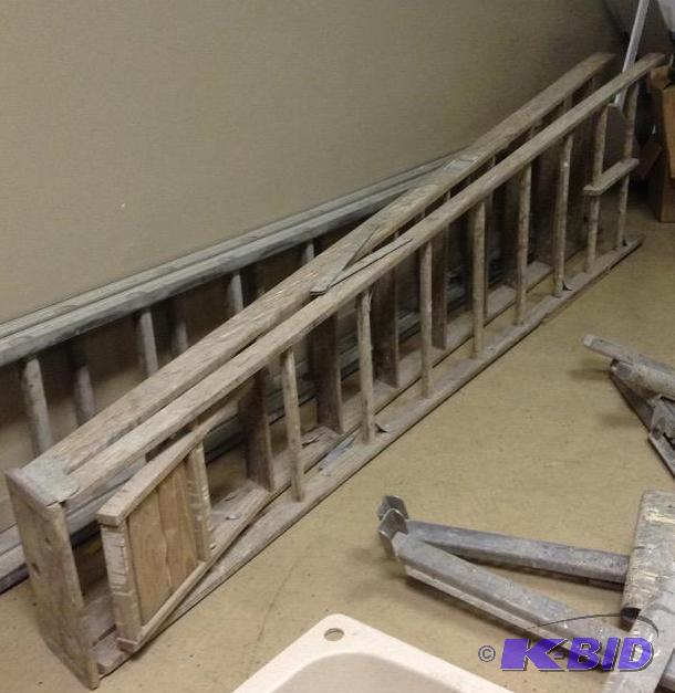 lot 78 image: Werner 10 Wooden Ladder