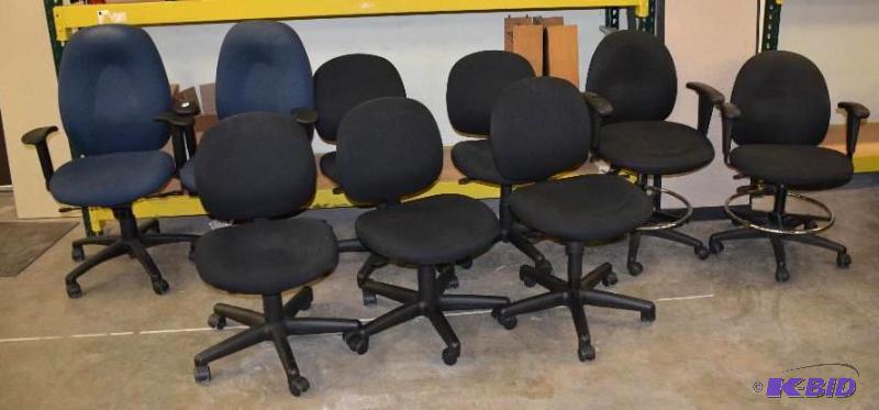 lot 116 image: 9 black office chairs...