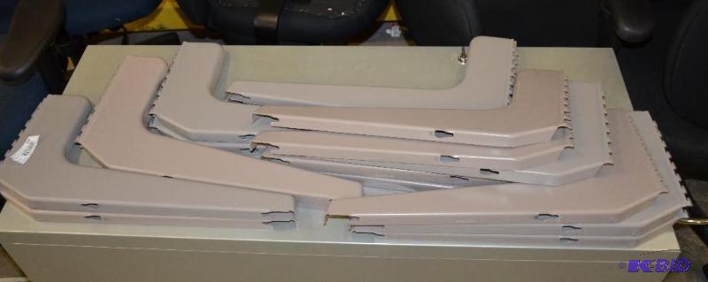 lot 132 image: 14 cubicle brackets for supporting desk tops ...