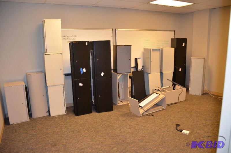 lot 152 image: Cubicle wall cabinets 70" - 2 30" -...