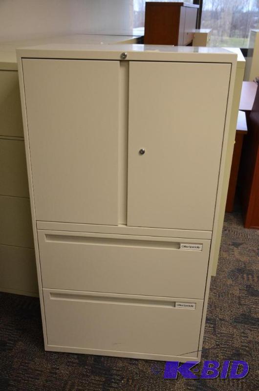 lot 172 image: 1 metal storage locker 30x15x52...