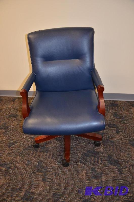 lot 200 image: Blue office chair...