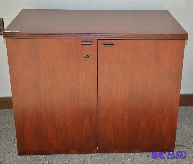 lot 25 image: Wood cabinet 21x36x29"...