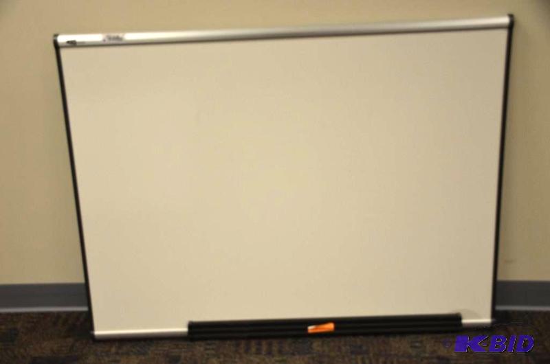 lot 29 image: Quartet White Dry Erase board 48x36...